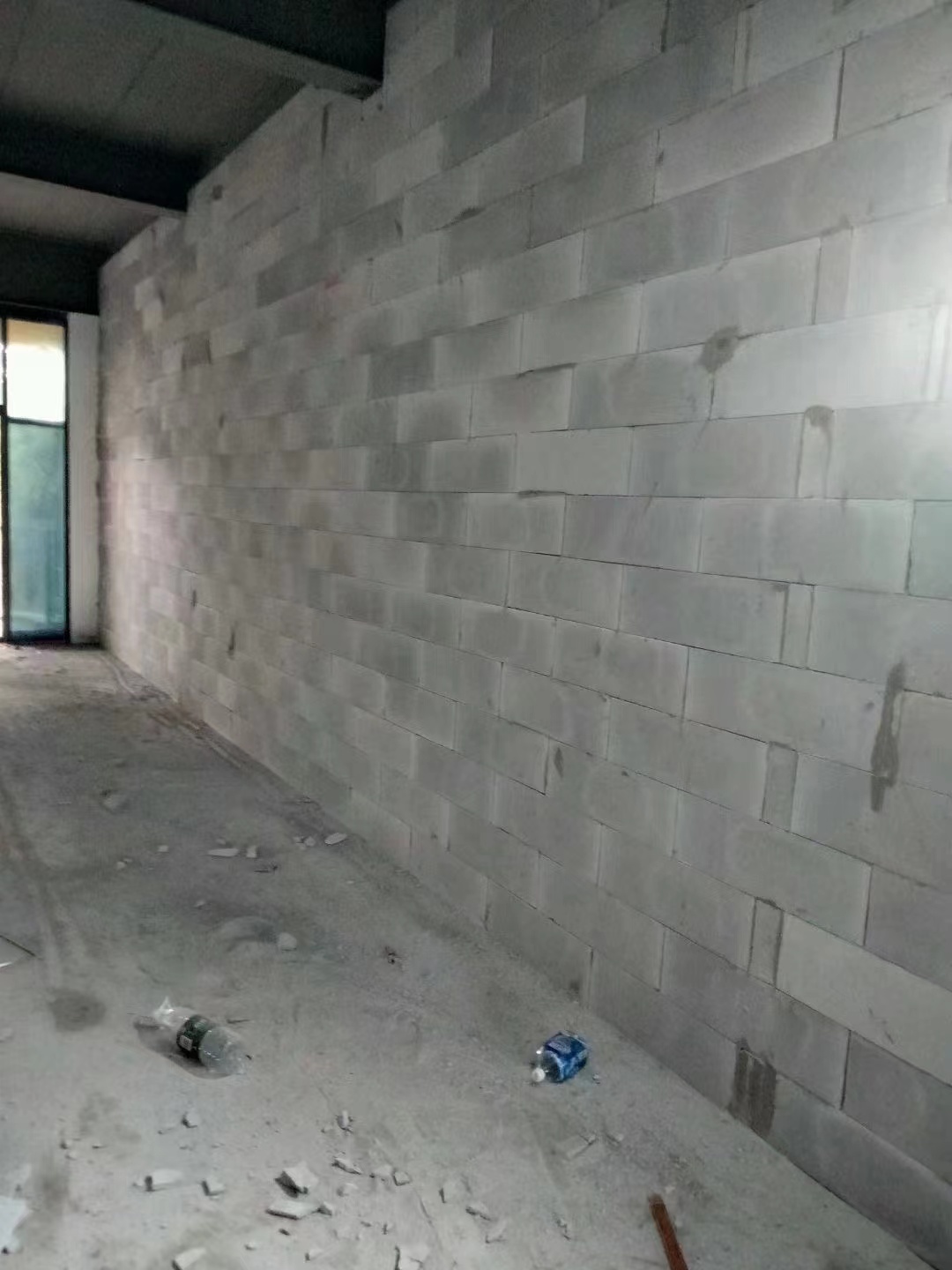 轻质砖隔墙施工场景